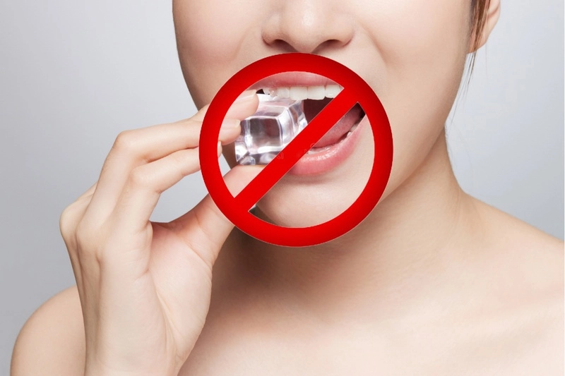 Không nên ăn thức ăn quá cứng sau khi bọc răng sứ